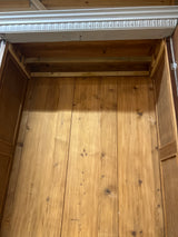 Upea vanha vaatekaappi L. 132cm, S. 59,5cm ja K. 192cm