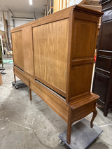 Upea rokokoo Leveä vitriini L.262cm, S.52.5cm, K.154cm