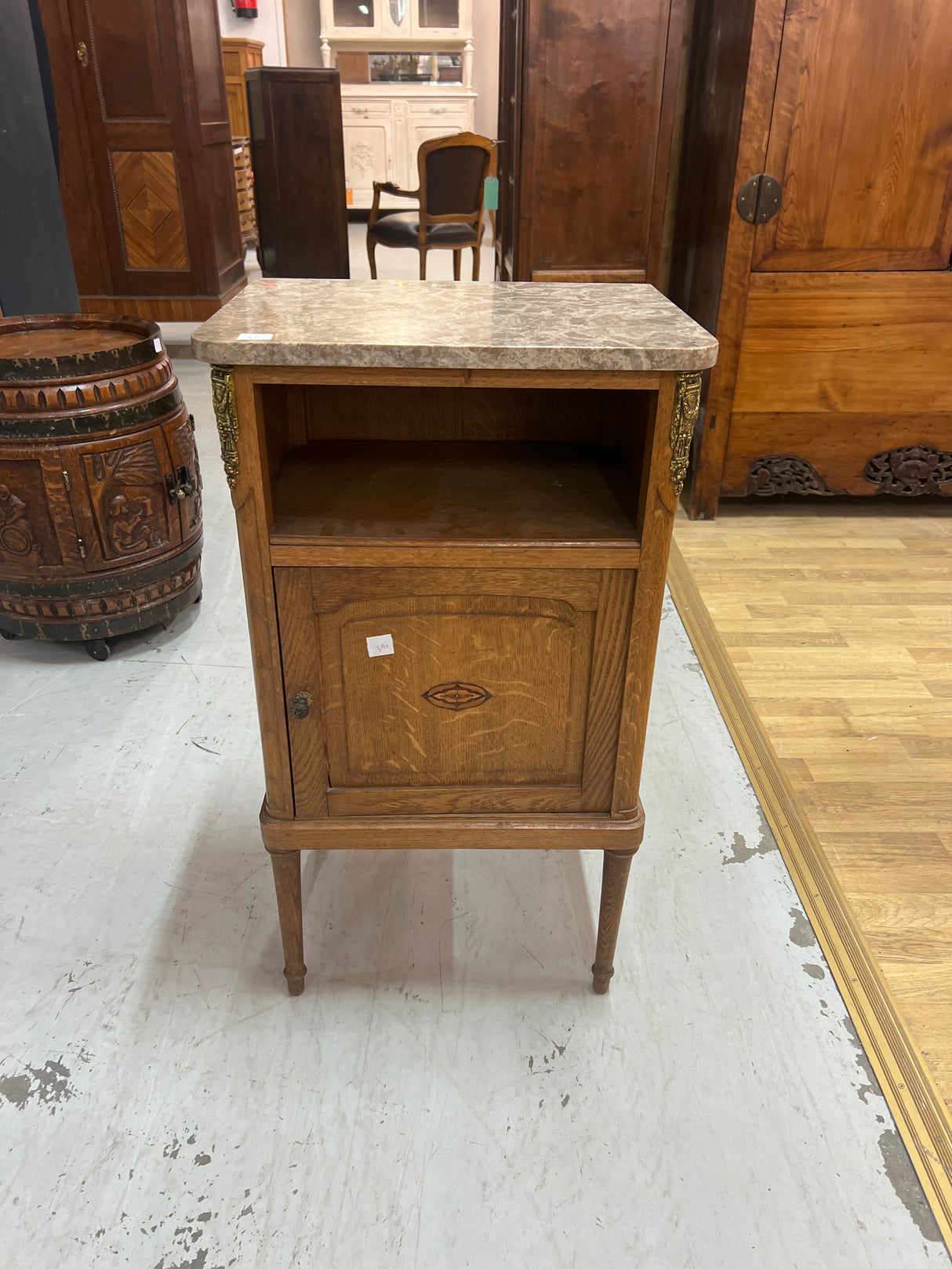 Pikkulipasto L. 45cm, S.35cm ja K. 80cm