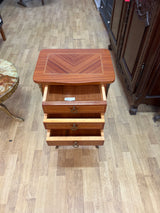 Kaunis italialainen lipasto L. 40cm, S. 29,5cm ja K. 74cm