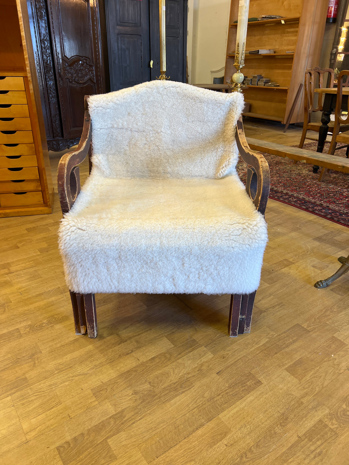 Erikoisen hieno päästävedettävä sänkytuoli L. 72,5cm, S. 62,5cm ja K. 92cm