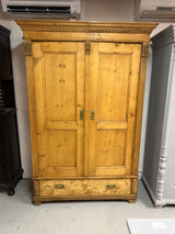 Upea talonpoikais vaatekaappi L. 127,5cm, S. 55cm ja K. 190,5cm