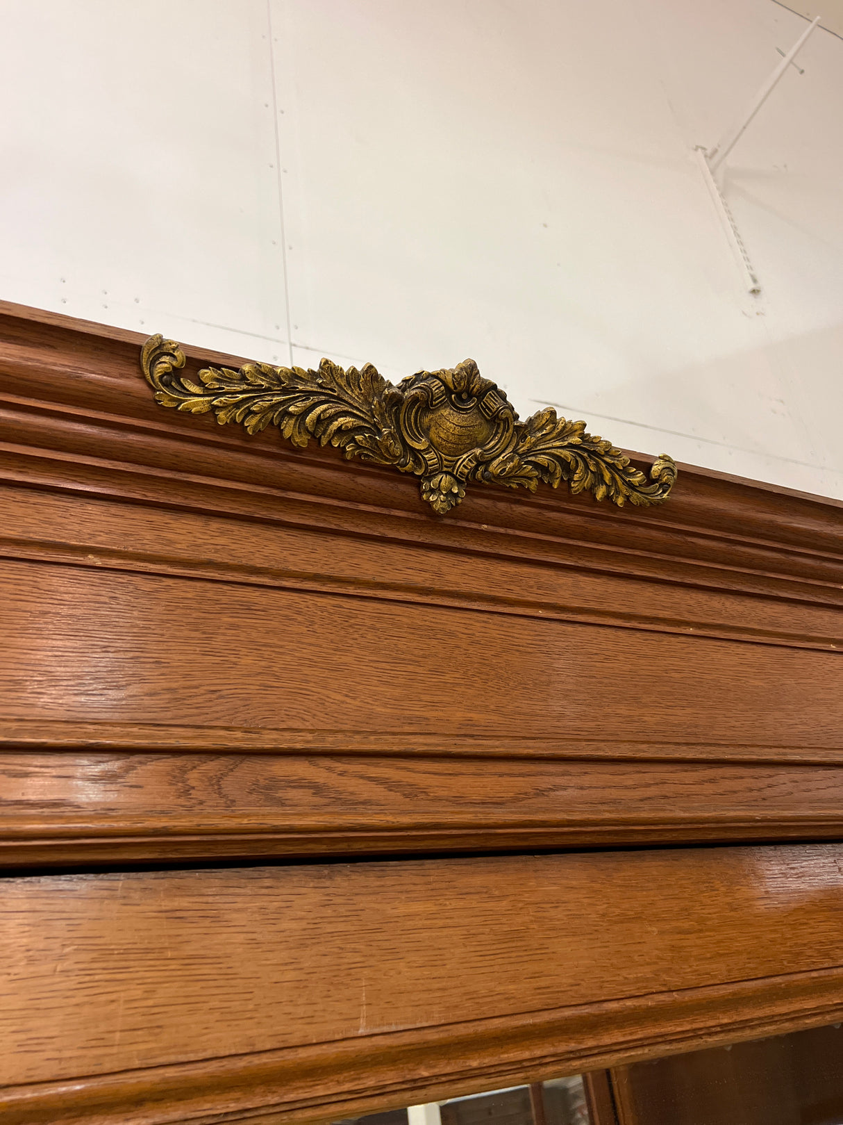 Yksiovinen tammi vaatekaappi L. 136cm, S. 57cm ja K. 220,5cm