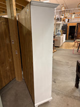 Valkoinen vaatekaappi L.124cm,S.44cm,K.189cm
