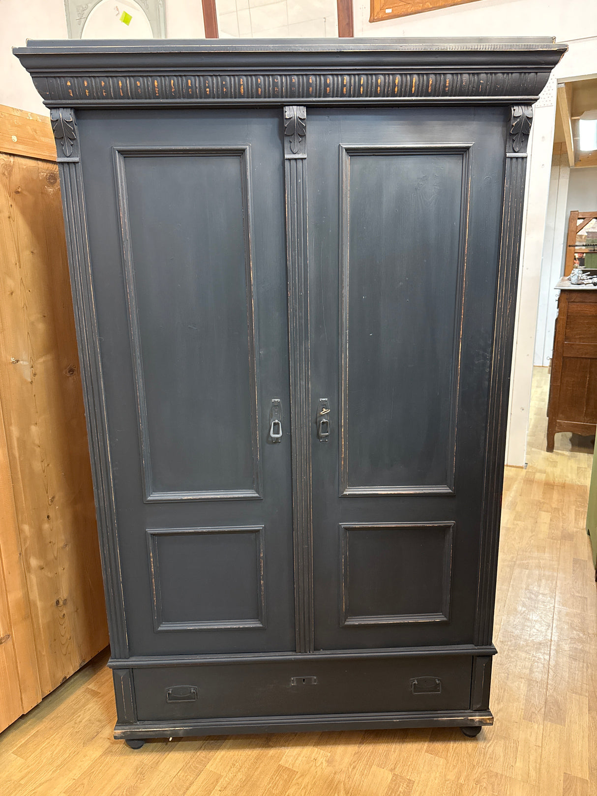 Huikea vaatekaappi L.124cm,S.57.5cm,K.197cm