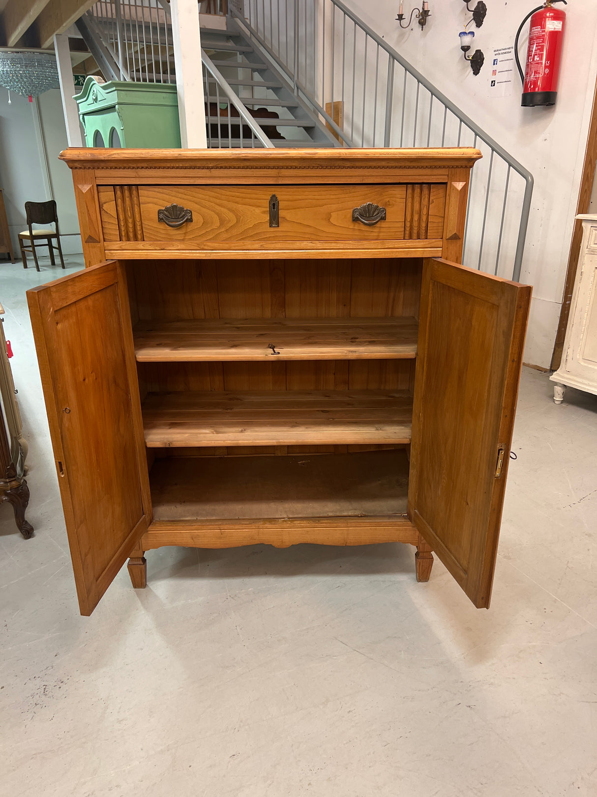 Tammi senkki L. 105cm, S. 52cm ja K. 133,5cm