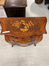 Mahalipasto L. 90cm, S. 42cm ja K. 81cm.