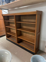 Kaunis tamminen avohyllykkö L. 167vm, S. 33cm ja K. 128,5cm.