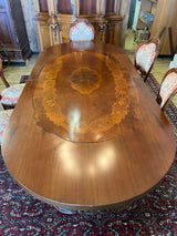 Uskomattoman kaunis italialainen ruokasalikalustokokonaisuus. Pöytä + 6 tuolia, astiakaappi, senkki + peili.