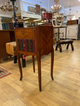 Small Italian chest of drawers W. 39.5cm, D. 31.5cm and H. 74cm