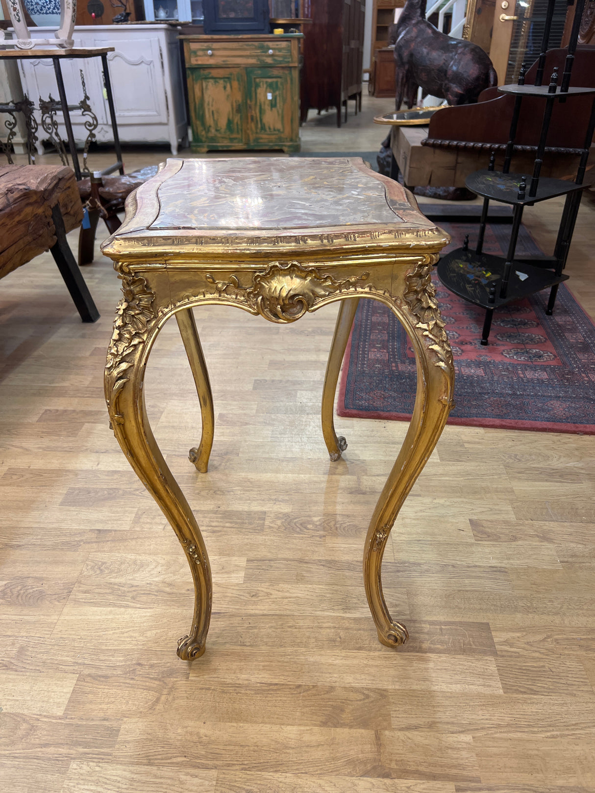 Upea puupöytä marmori kannella😍 L. 57cm, S. 40cm ja K. 66,5cm