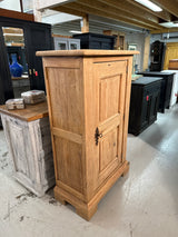 Sveitsiläisen kelloliikkeen arkistokaappi L.90cm, S.45cm, K.142.5cm