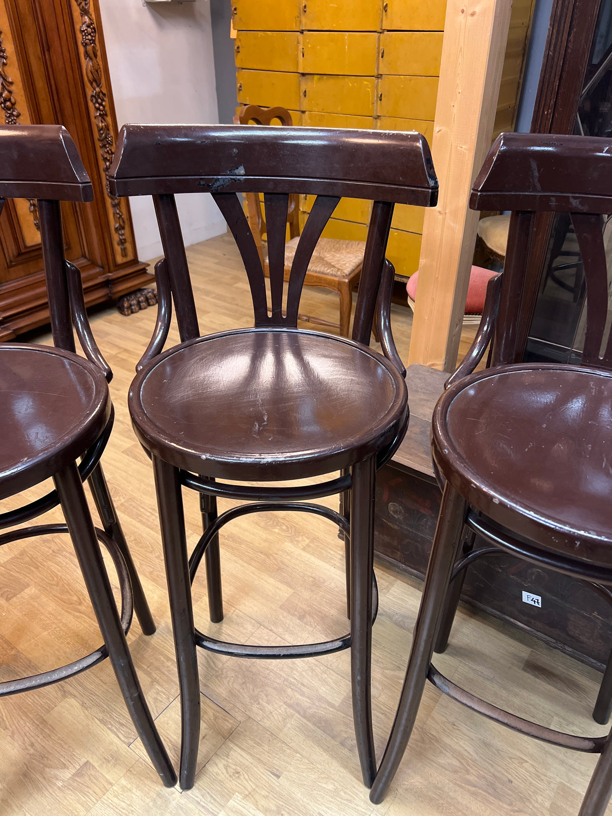 Thonet baarijakkarat 4kpl K. 111cm, istumakorkeus 80cm, halk 41cm