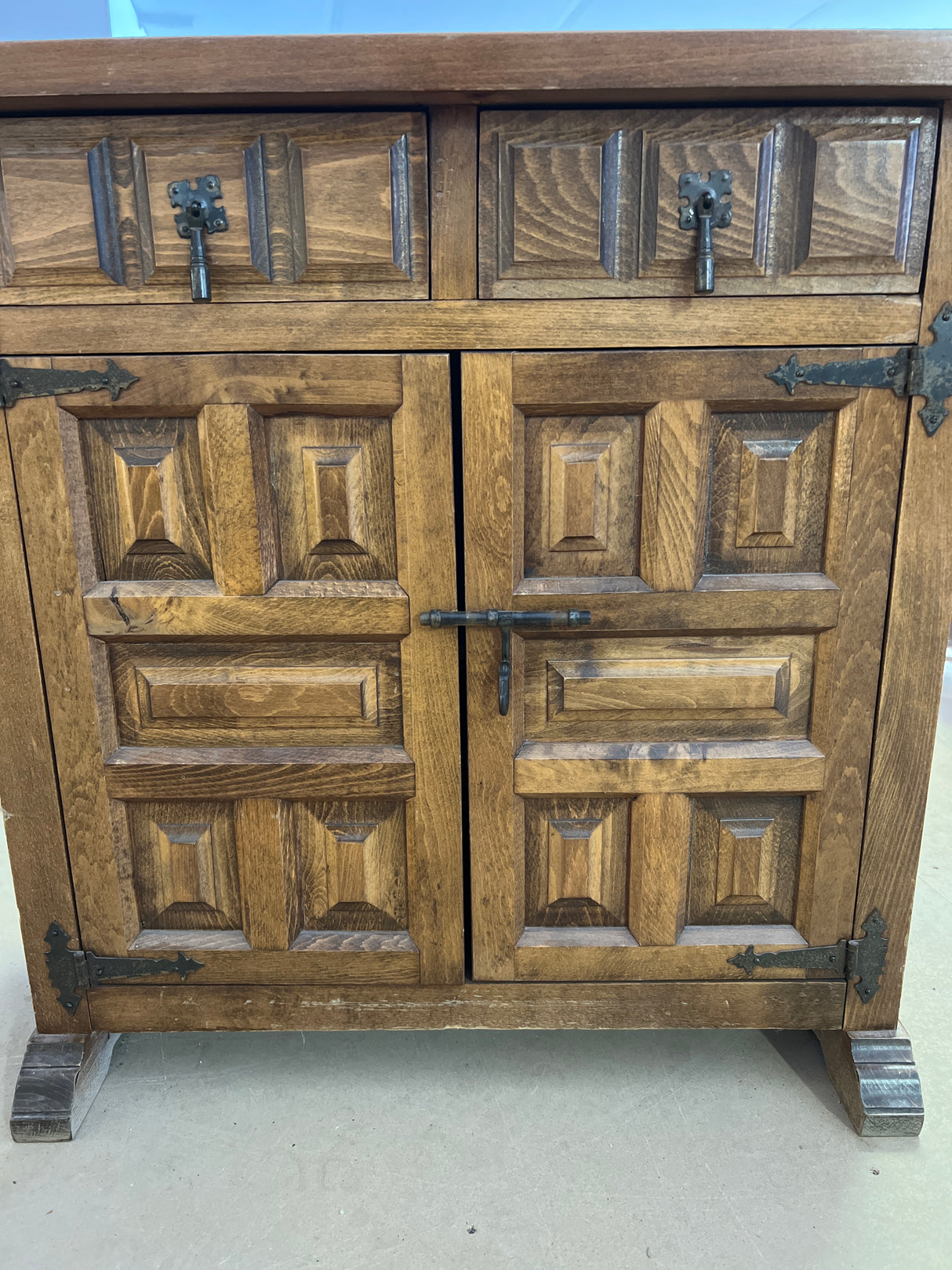 Tammilipasto L. 90cm, S. 33,5cm ja K. 75cm