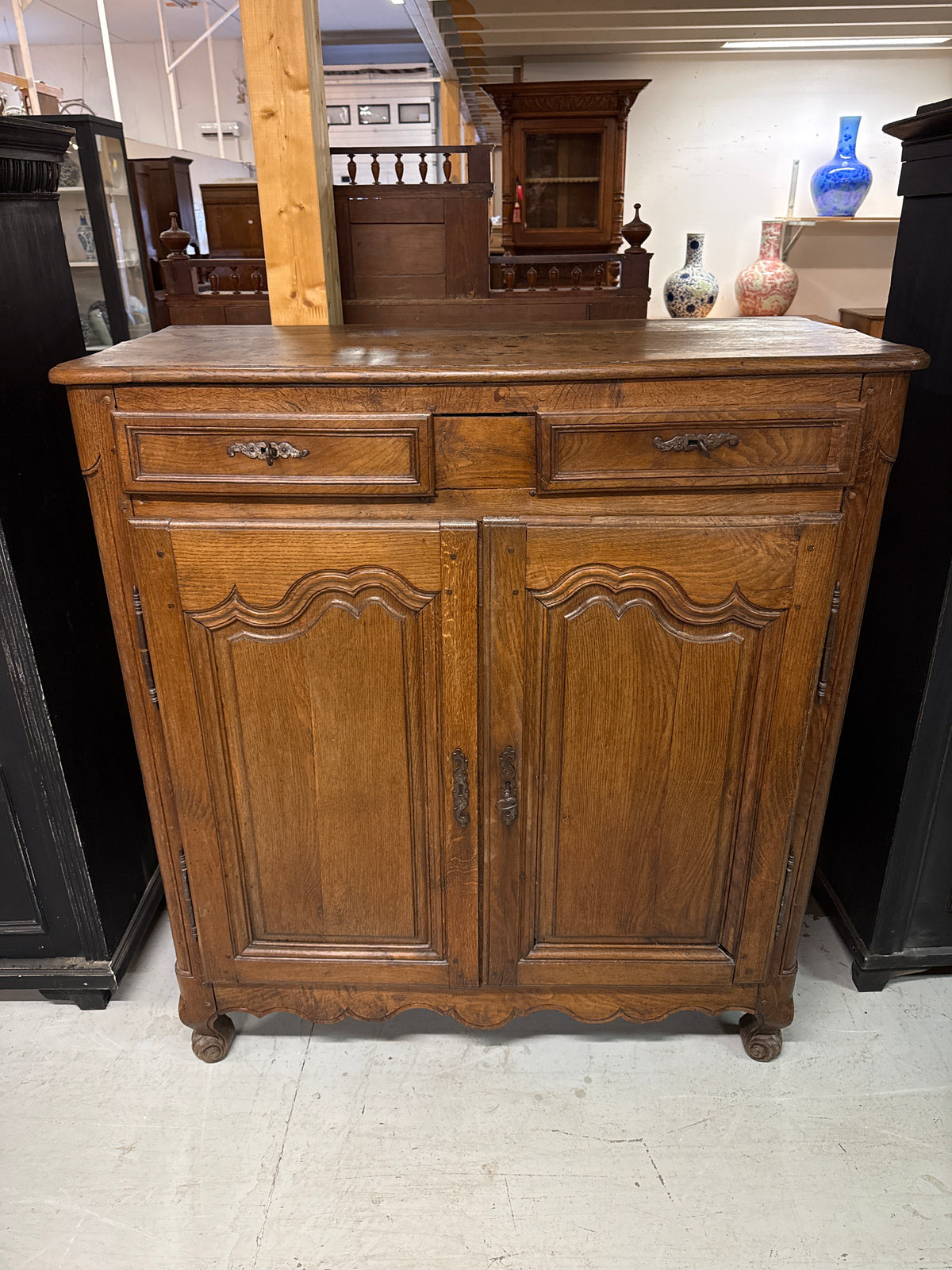 Tammisenkki 1800-luvun puolesta välistä L.124cm,S.60cm,K.135cm