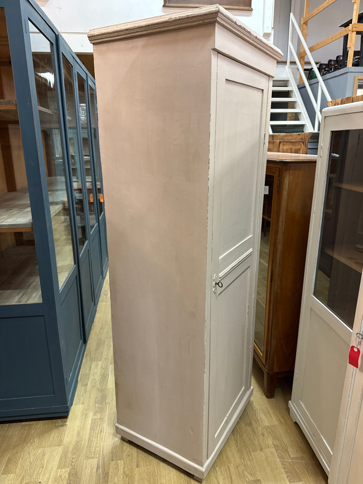 Huikea yksiovinen vaatekaappi L.67cm,S.54cm,K.192cm
