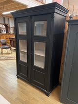 Vitriinikaappi L. 122cm, S. 57cm ja K. 180cm