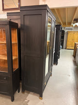 Todella tyylikäs vaatekaappi L. 120,5cm, S. 55,5cm ja K.199cm