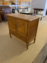 Rokokoo lipasto L. 88,5cm, S. 44,5cm ja K. 84,5cm.