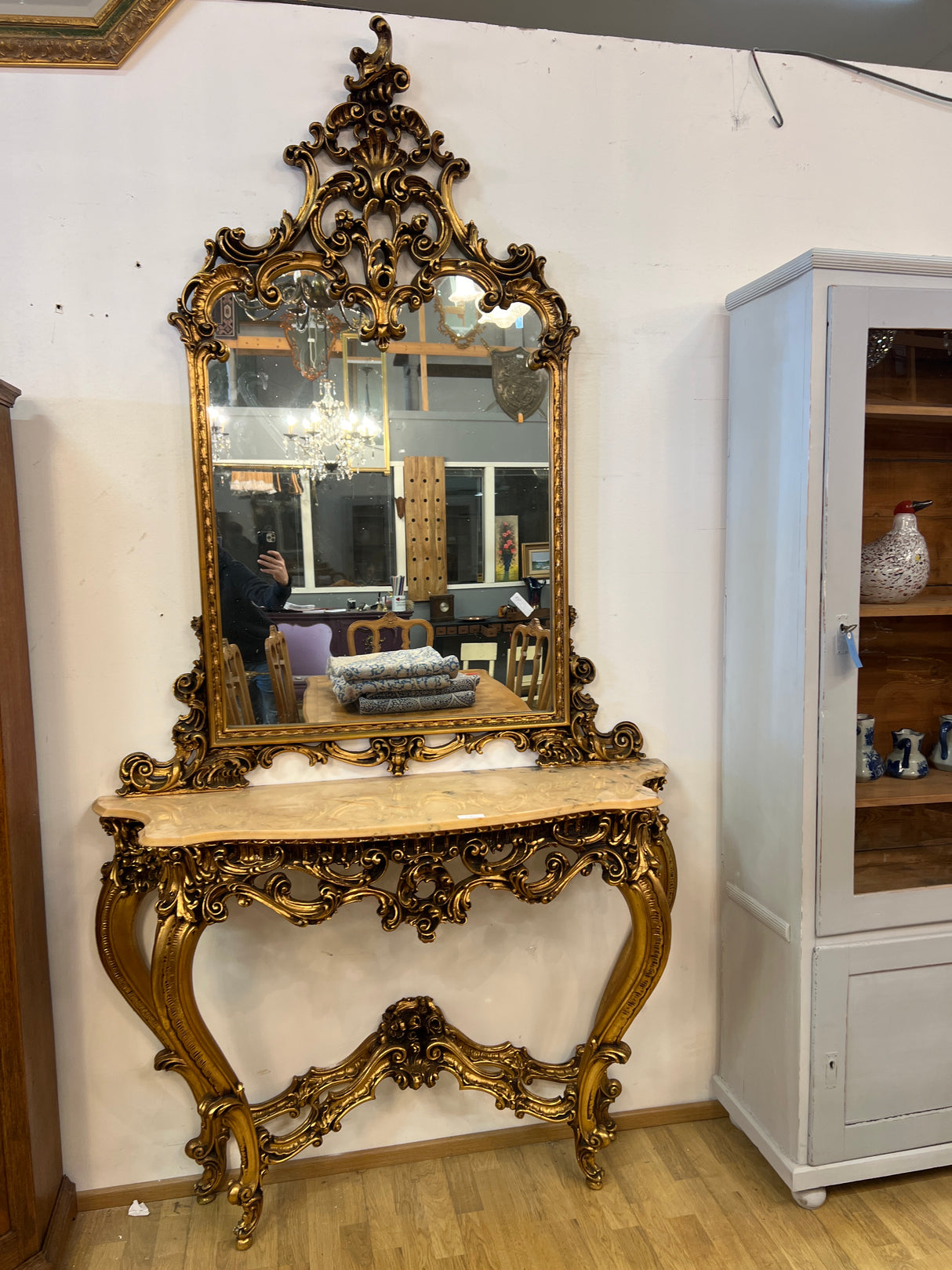 Huikea rokokoo konsolipeilipöytä L. 138cm, S. 41,5cm ja K. 258cm