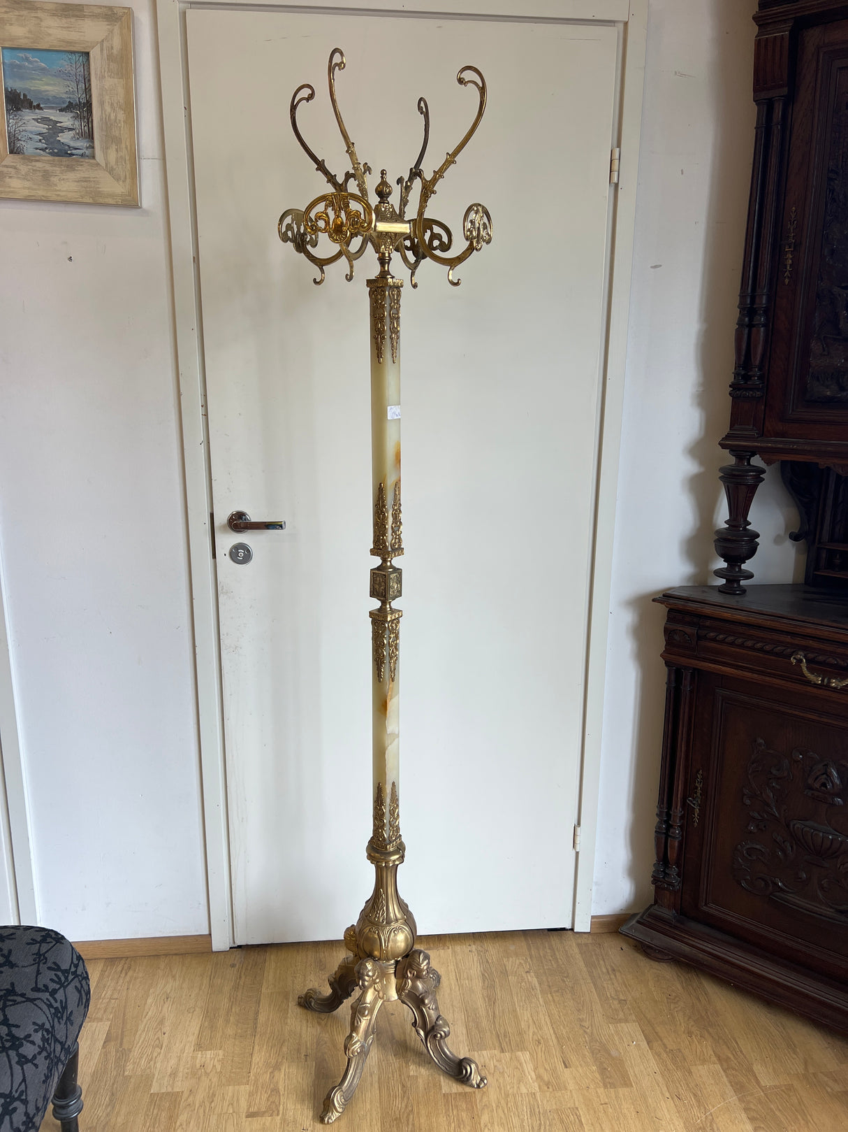 Messinki/pronssi/marmori naulakko K. 187cm