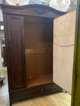 Jugend vaatekaappi L. 163cm, S. 59cm ja K. 226cm