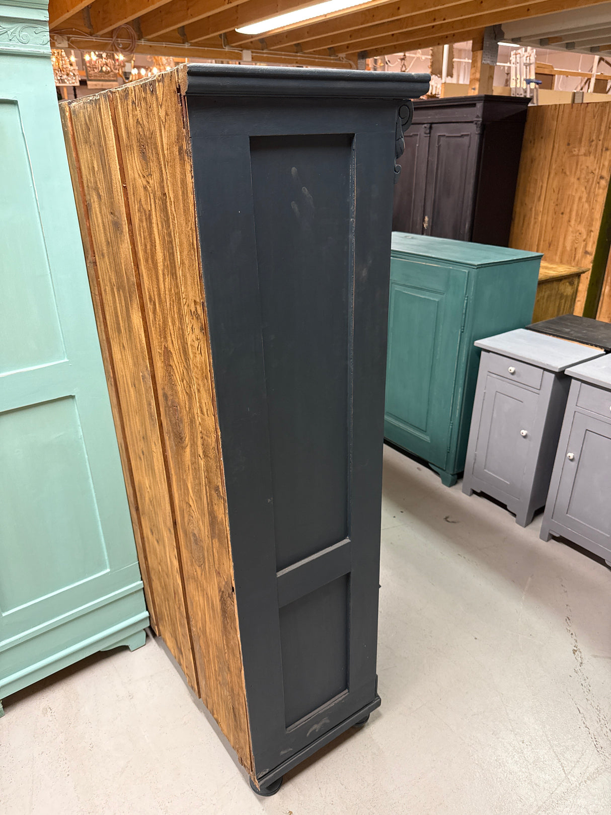 Upea tummansininen lokerikko L.165cm, S.48cm, K.169.5cm