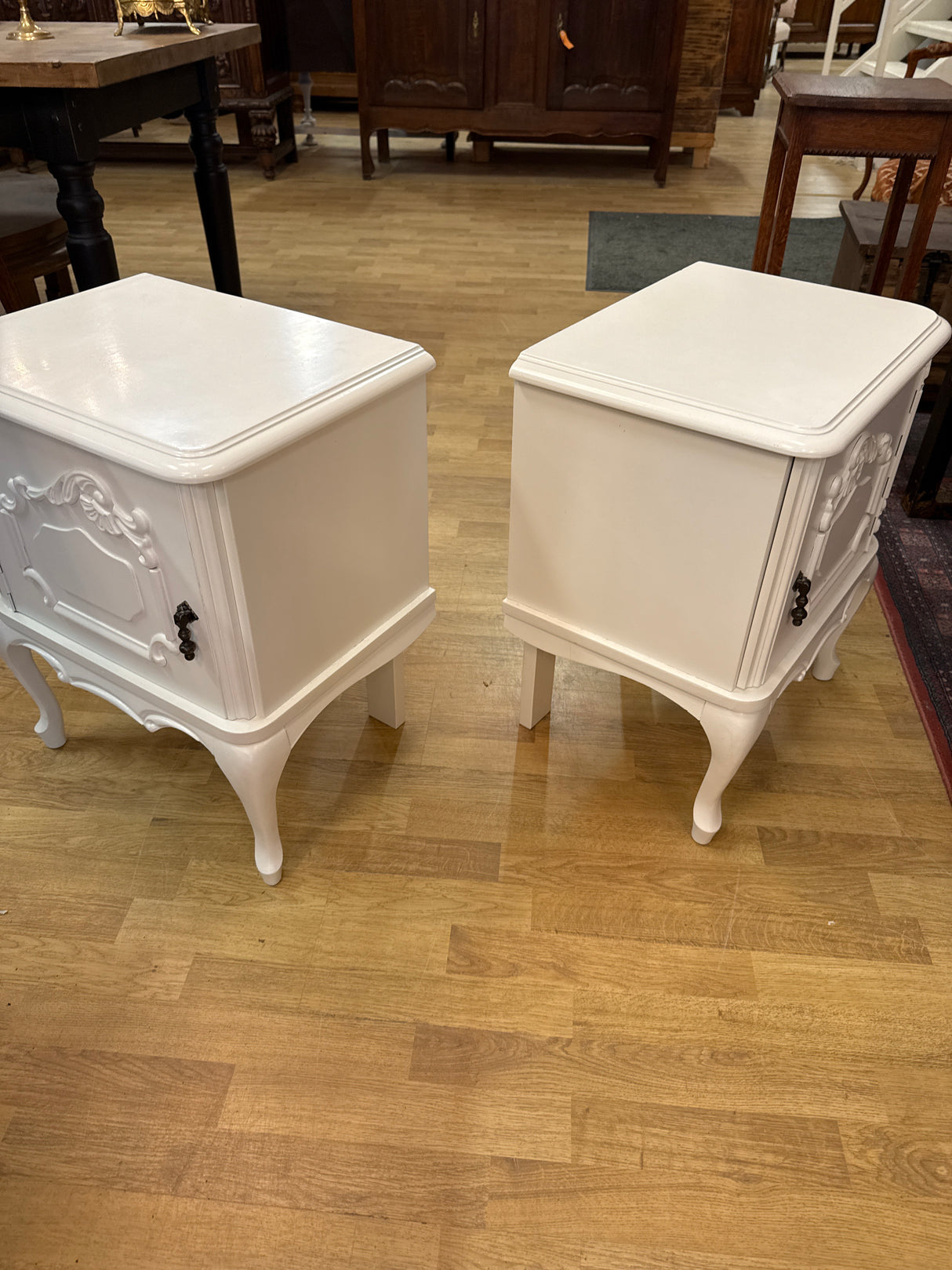 Rococo bedside tables W.48.5cm, D.35.5cm, H.59.5cm