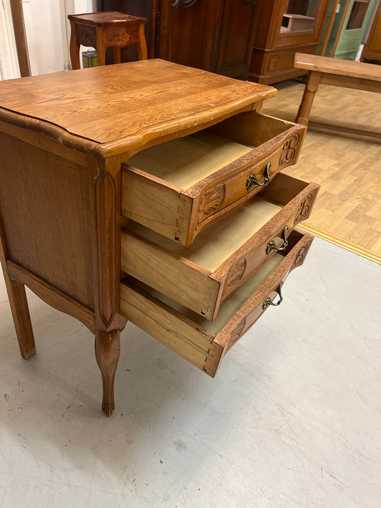 Rokokoo lipasto L. 59cm, S. 36cm ja K. 73cm