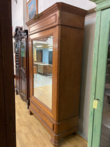 Yksiovinen tammi vaatekaappi L. 136cm, S. 57cm ja K. 220,5cm