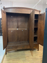 Upea jugend vaatekaappi 1900-1910-luvulta. L. 193cm, S. 59cm ja K. 234,5cm