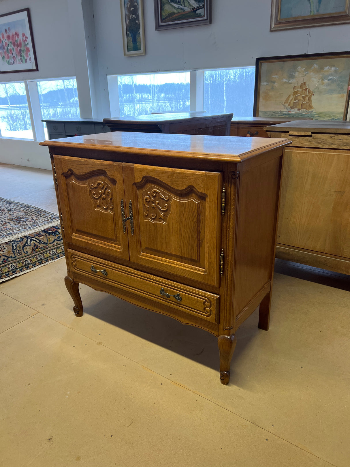 Rokokoo lipasto L. 88,5cm, S. 44,5cm ja K. 84cm