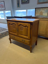 Rokokoo lipasto L. 88,5cm, S. 44,5cm ja K. 84cm