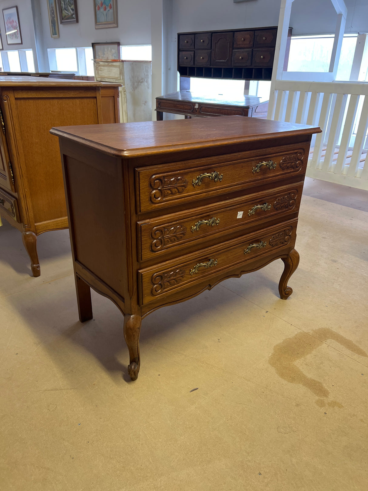 Rokokoo lipasto L. 84cm, S. 42,5cm ja K. 73cm