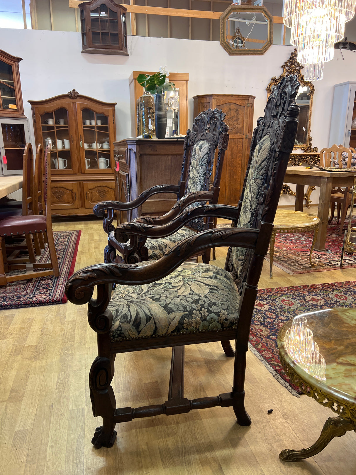 Upea tuolipari saatavana 2 kpl L. 85cm, S. 70cm ja K. 130cm