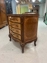 Super lipasto italiasta L. 69,5cm, S. 45,5cm ja K. 78cm