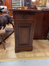 Kaunis mahonki lipasto L. 51cm, S. 45,5cm ja K. 92cm
