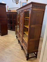 Barokki kirja/astiakaappi L. 175cm, S. 43cm ja K. 174cm