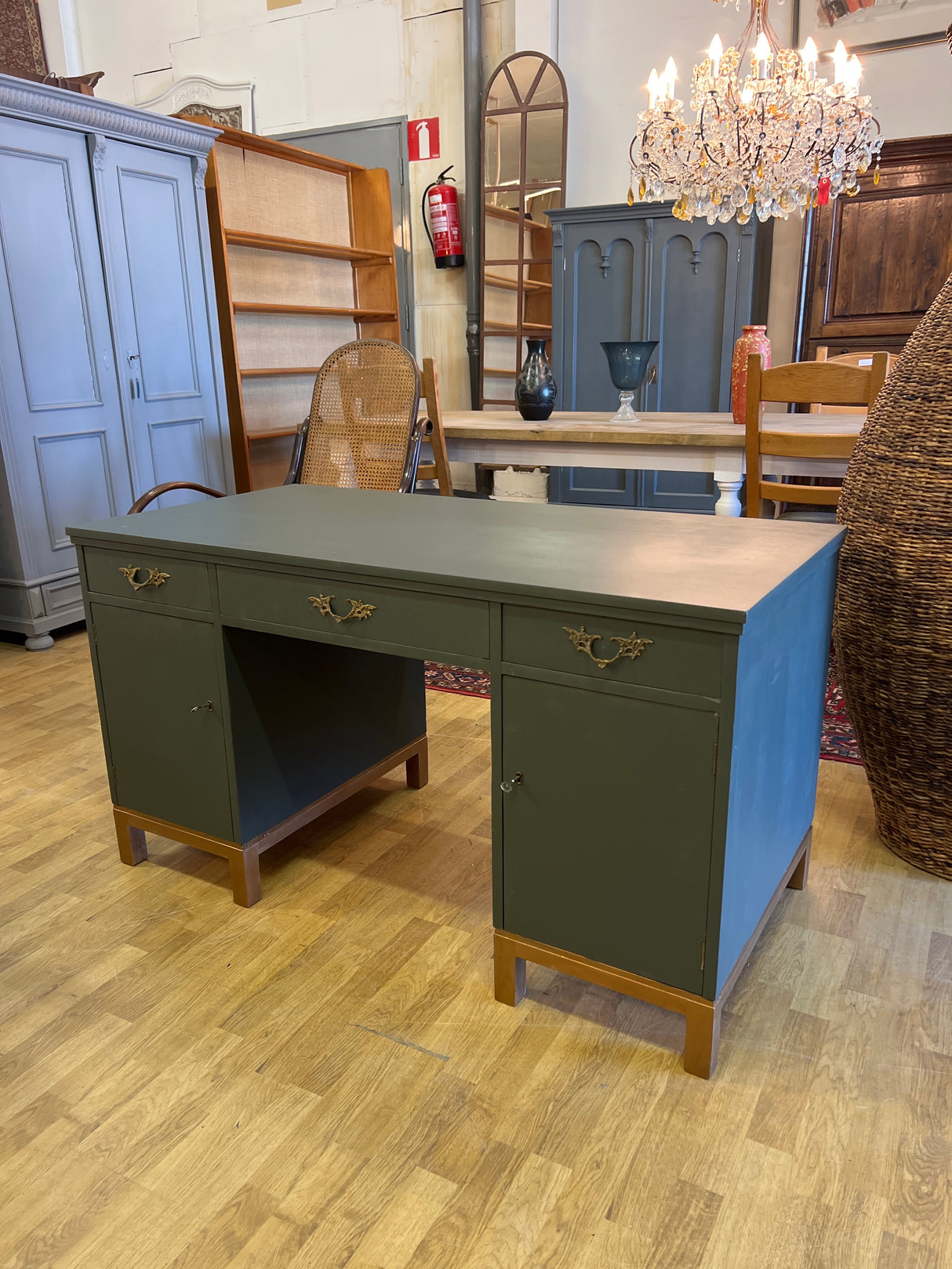 Desk W. 135cm, D. 68cm and H. 75cm.