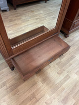 Upea yksiovinen jugend vaatekaappi L. 111cm, S. 60cm ja K. 222cm.