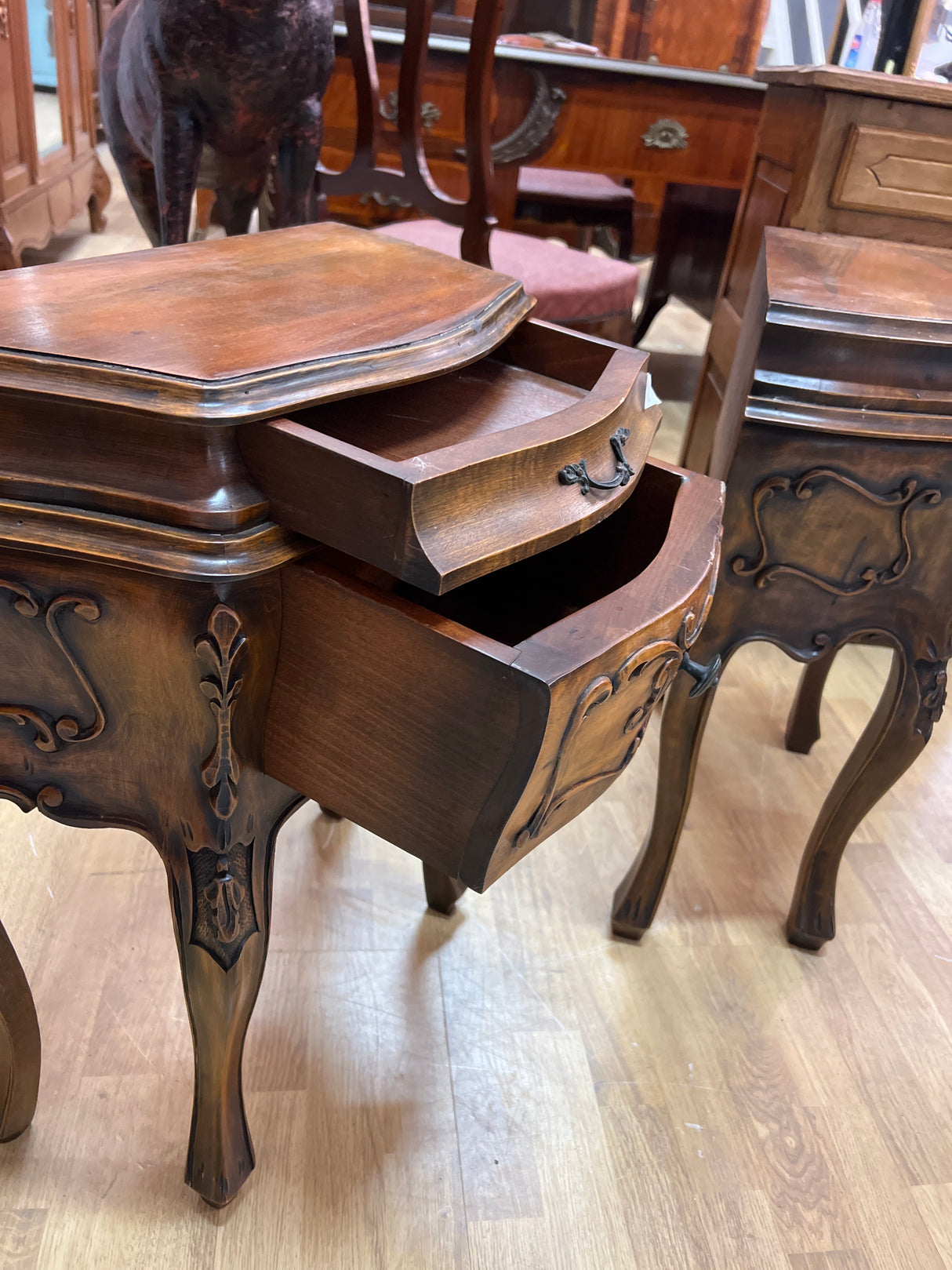 Upeat mahonkiset yöpöydät 2kpl