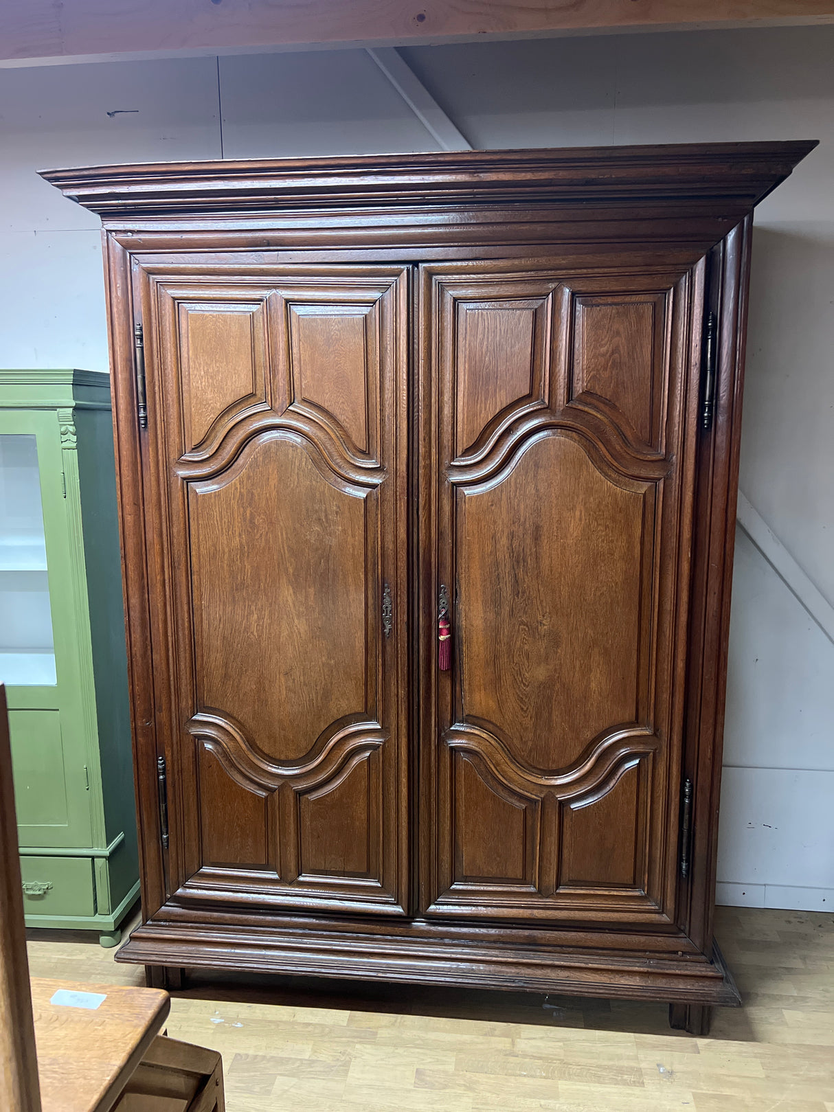 Tammi vaatekaappi 1870-luvulta L. 176,5cm, S. 65cm ja K. 221cm