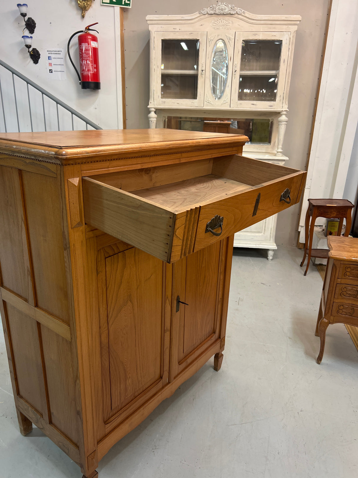 Tammi senkki L. 105cm, S. 52cm ja K. 133,5cm