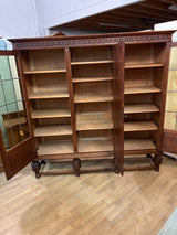 Barokki kirja/astiakaappi L. 175cm, S. 43cm ja K. 174cm