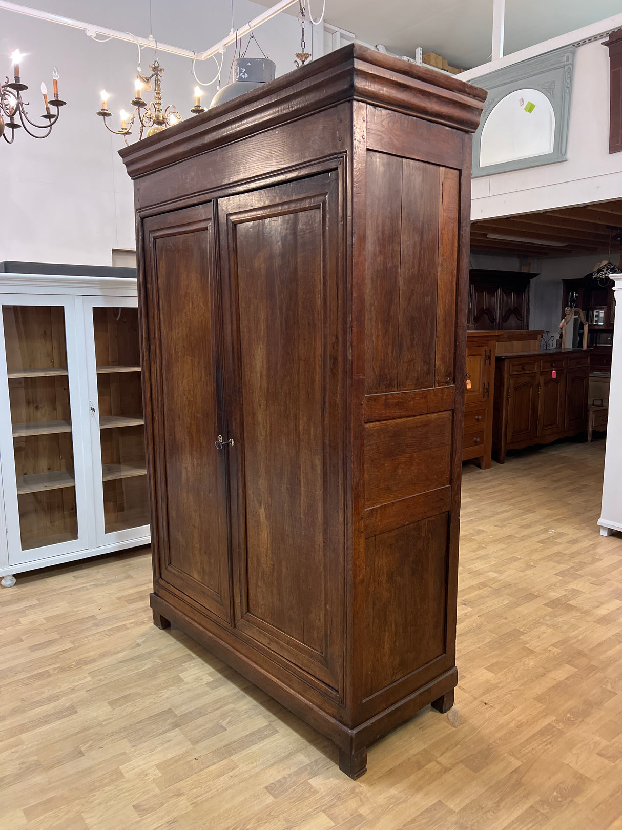 Upea 1870–luvun vaatekaappi ranskasta L. 147,5cm, S. 61cm ja K. 223,5cm