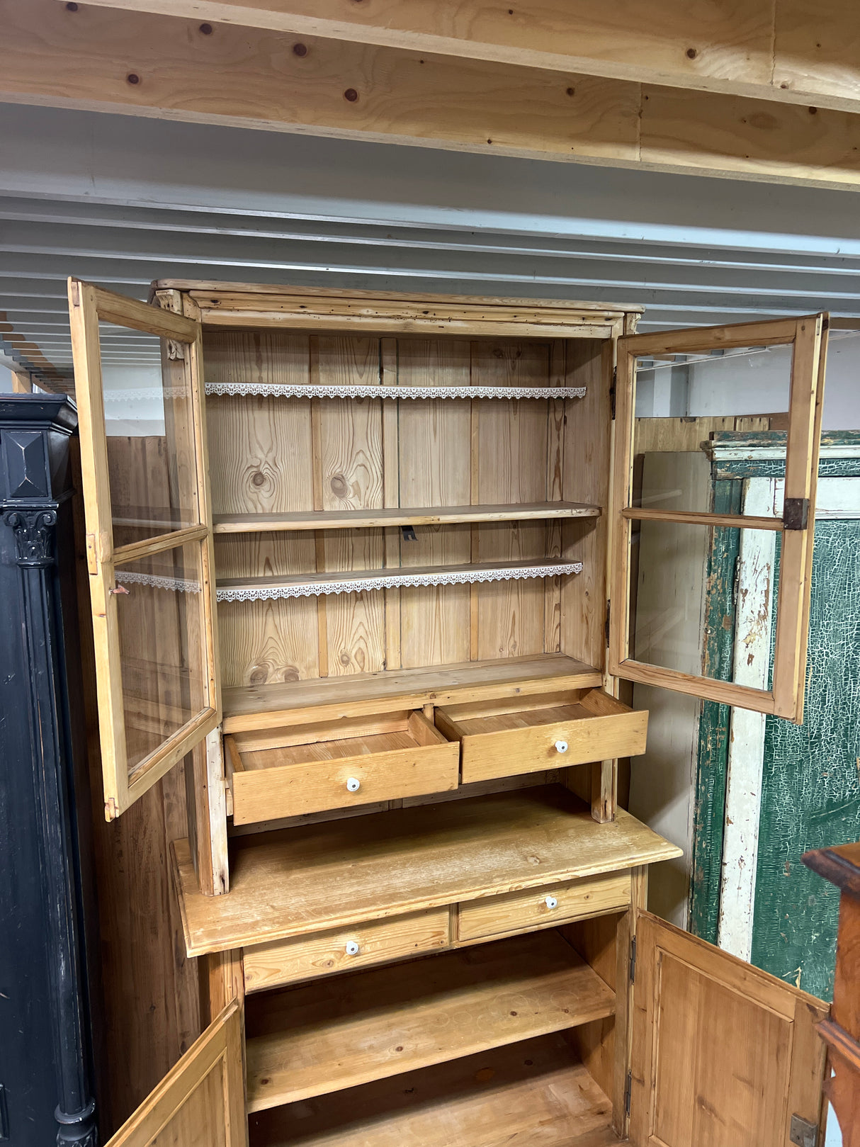 Talonpoikais astiakaappi L. 113cm, S. 50cm ja K. 215cm