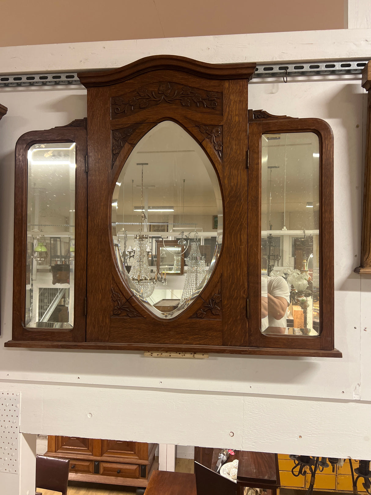 Kaunis peili kääntyvillä sivuilla L.112,5cm ja K. 98cm