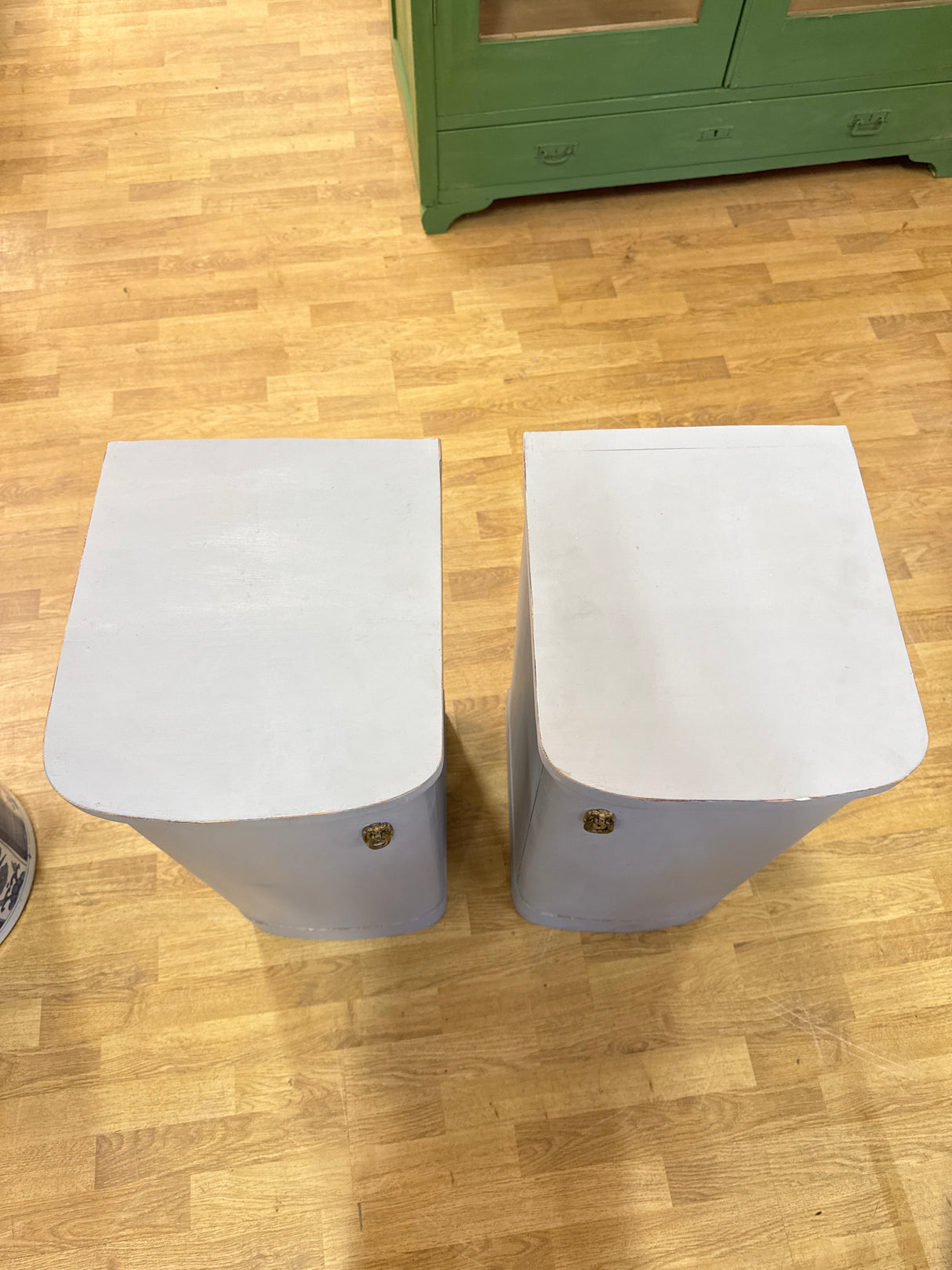 Pair of bedside tables W.32cm, D.38cm, H.74.5cm