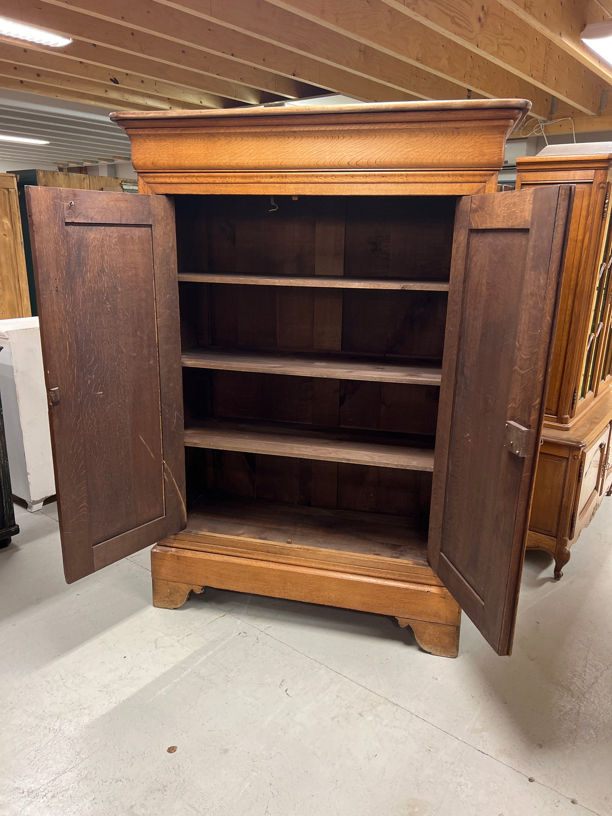 Upea tamminen liina vaatekaappi L. 127cm, S. 51cm ja K. 179,5cm