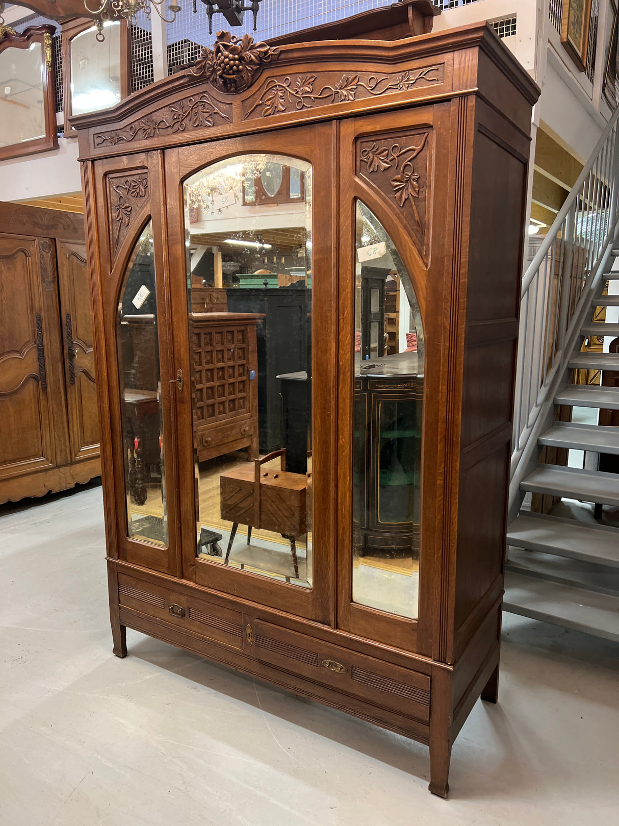 Upea jugend vaatekaappi L. 148,5cm, S. 57,5cm ja K. 219cm